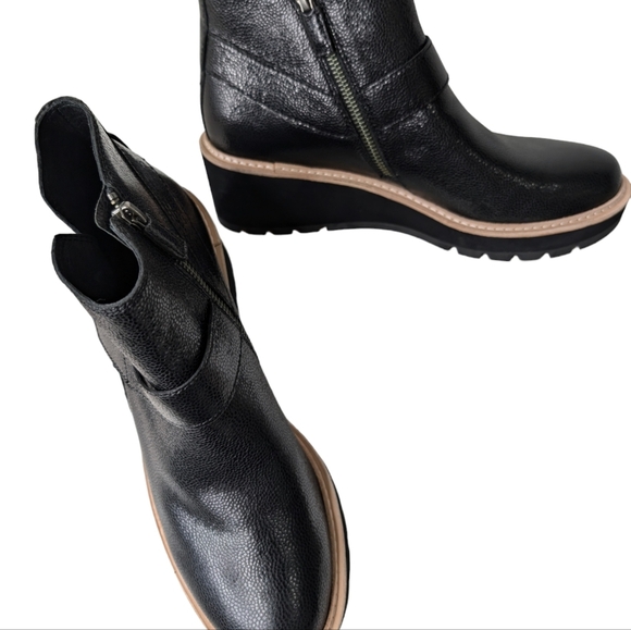 Eileen Fisher Womens Cargo Black Leather Wedge Bootie Sz 10  NEW...Eileen Fisher Cargo Black Embossed Leather Wedge Booties ...Size 9.5